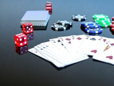 The many advantages of playing poker online!